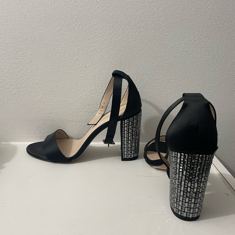 High heel pelle moda heels size 9!